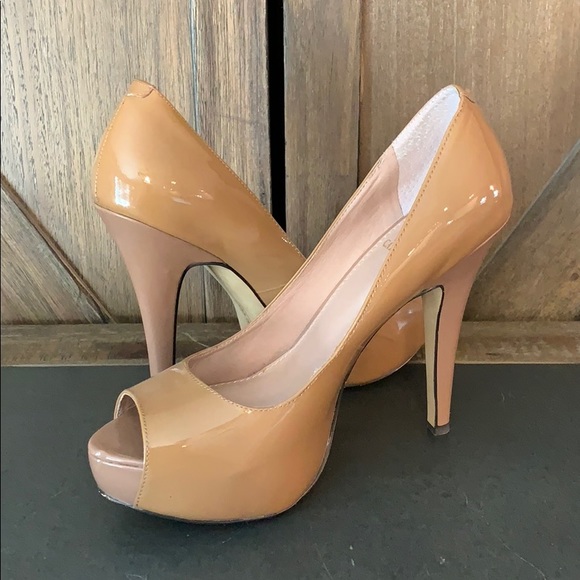 Vince Camuto peep toe heels - Picture 4 of 6